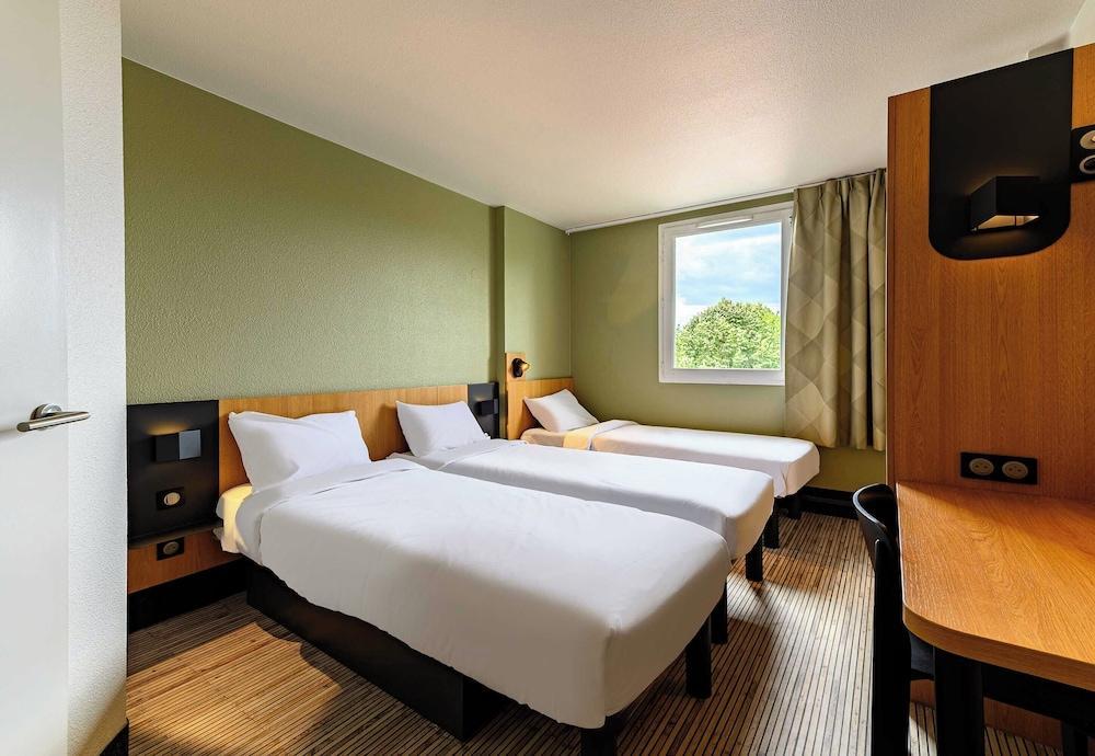 B&B HOTEL Marne-la-Vallée Bussy-Saint-Georges Room Type - Classic Triple Room