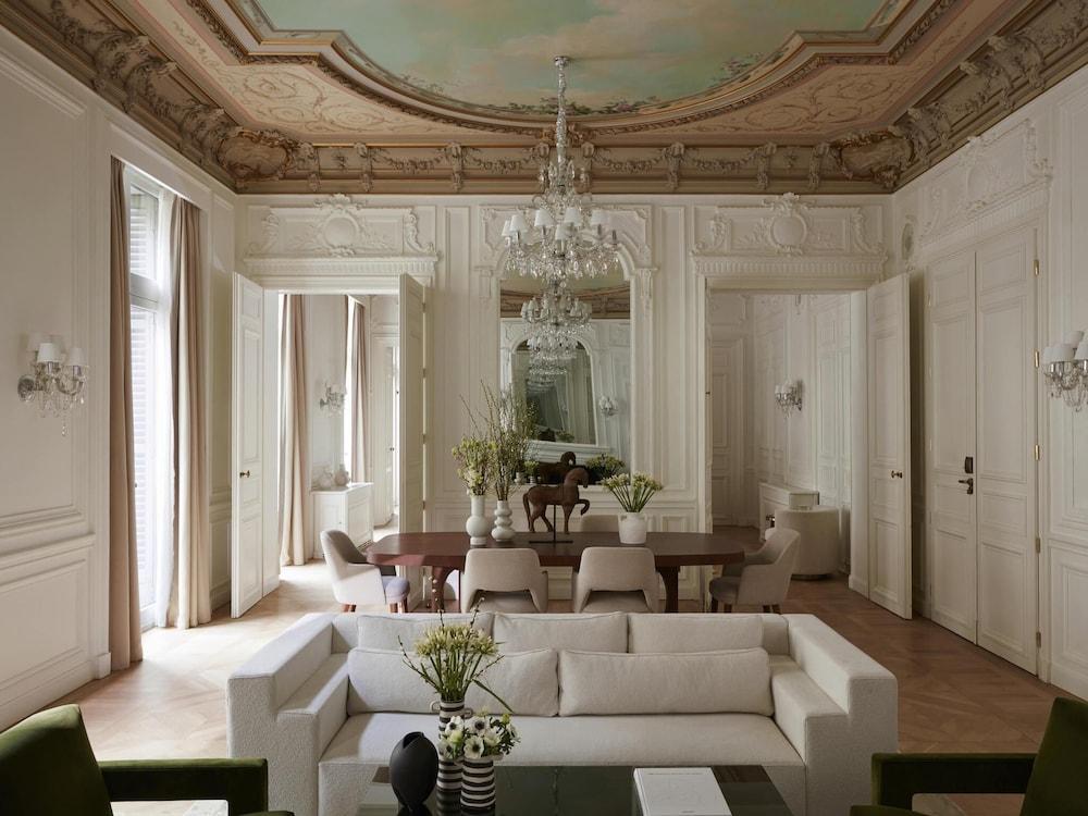 Maison Delano Paris - Tap to explore photos