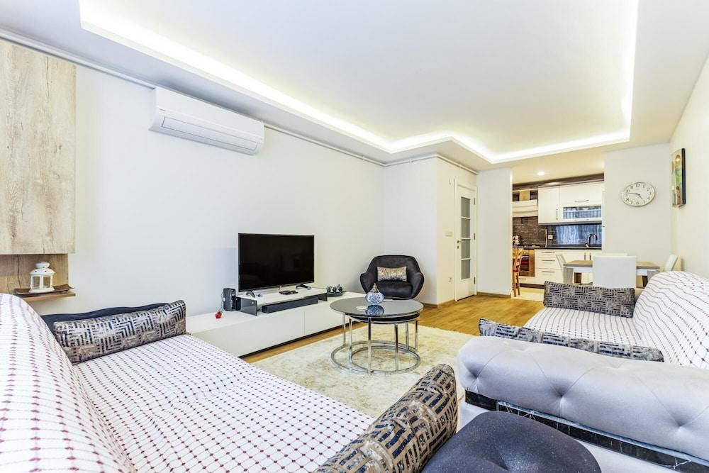 Modern and Central Flat Near Seashore and Marmaray