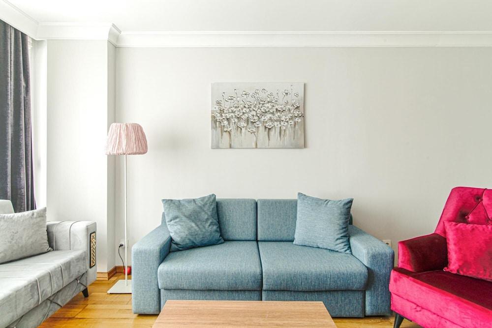 Bright and Centrally Located Flat in Sisli - Tap to explore photos