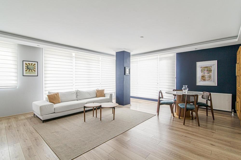 Central and Tastefully Designed Flat in Besiktas
