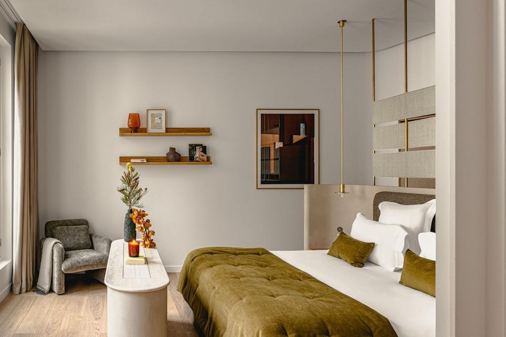 1.75 Paris La Source Room Type - Deluxe Suite, Ensuite