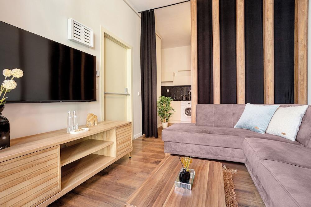 Port Galata Suites - Tap to explore photos