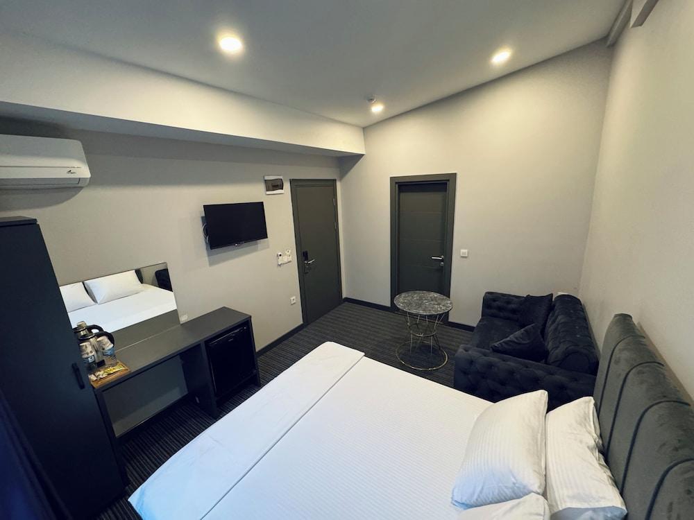 Guest Suites Room Type - Economy Studio