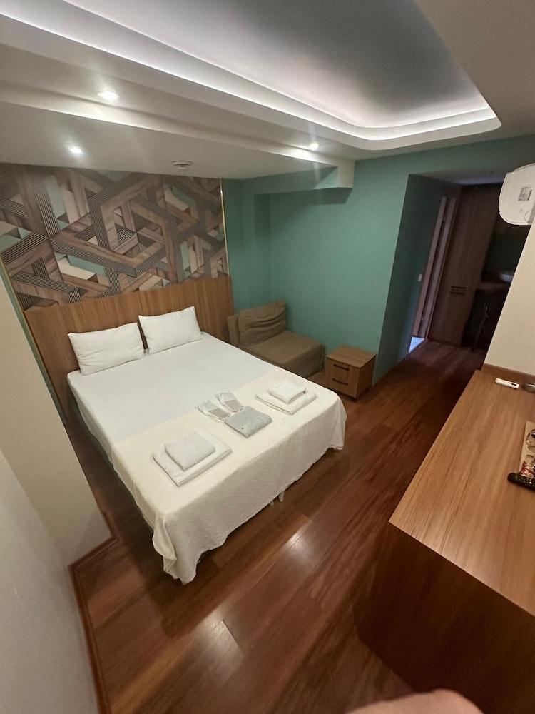 İstanbulites Hotel Room Type - Economy Triple Room, Non Smoking İstanbulites Hotel Room Type - Economy Triple Room, Non Smoking