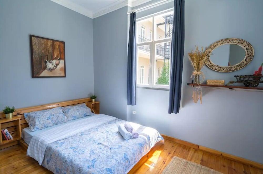 Charming Apartment With Galata View - Tap to explore photos