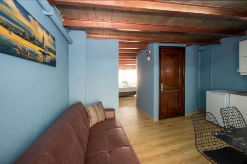 Taksim Antique Hotel - Tap to explore photos