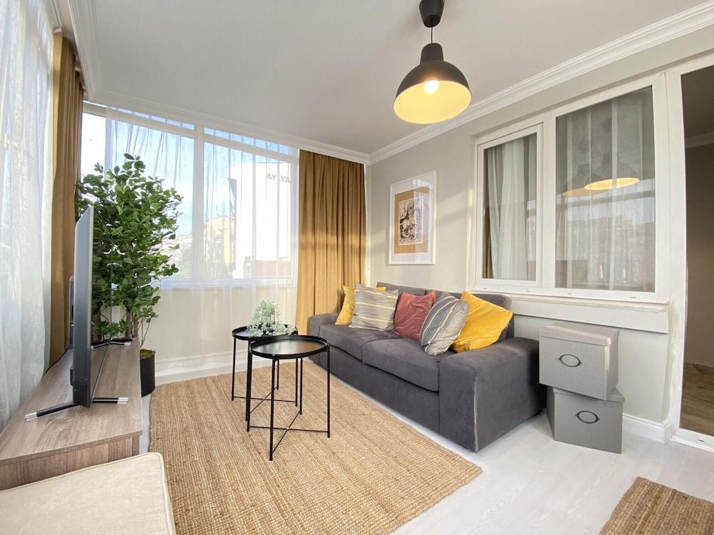 Central and Charming Flat With Balcony in Sisli - Tap to explore photos