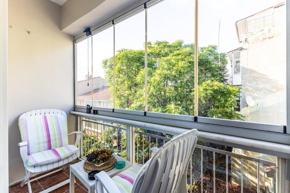 Chic Spacious Flat w Balcony 5 min to Moda Coast