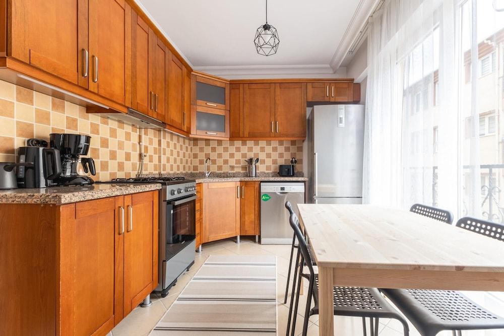 Modern and Fully Furnished Flat in Sisli - Tap to explore photos