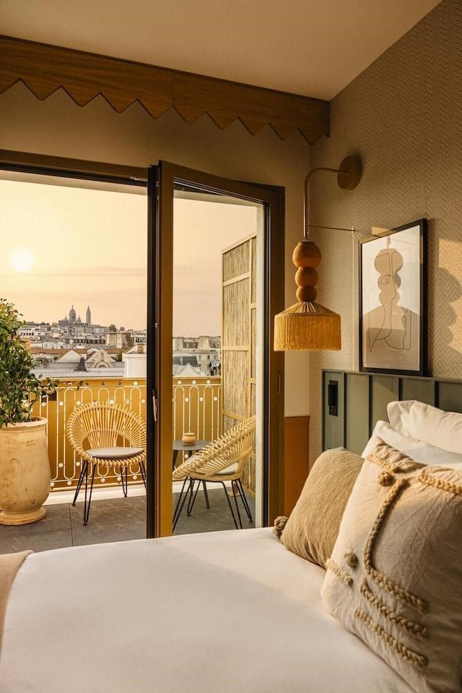 Bloom House Hotel & SPA Room Type - Standard Room, 1 Queen Bed (Classic Room with balcony Montmartre )