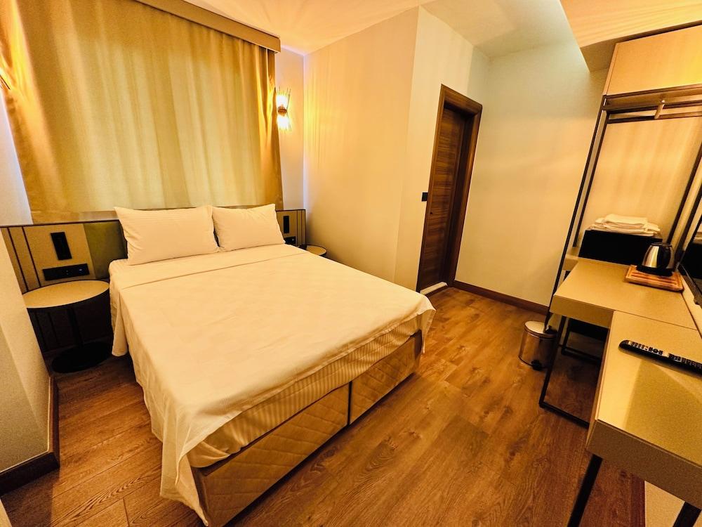 NICE ROYAL CITY Room Type - Economy Double Room