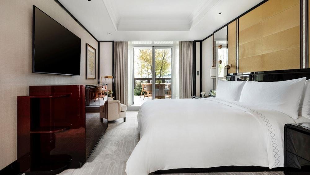 The Peninsula Istanbul Room Type - Executive Bosphorus Suite With Terrace, 1 King Bed with Sofa Bed The Peninsula Istanbul Room Type - Executive Bosphorus Suite With Terrace, 1 King Bed with Sofa Bed