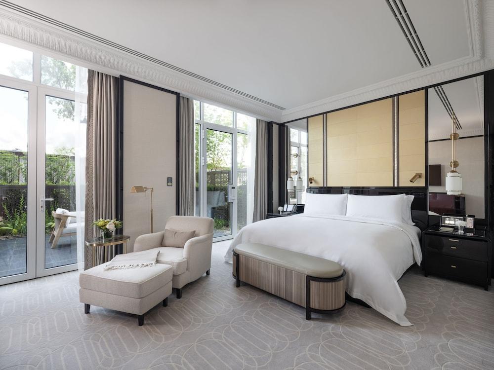 The Peninsula Istanbul Room Type - Deluxe Suite With Garden, 1 King Bed with Sofa Bed The Peninsula Istanbul Room Type - Deluxe Suite With Garden, 1 King Bed with Sofa Bed