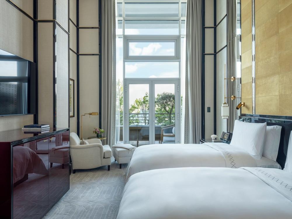 The Peninsula Istanbul Room Type - Grand Bosphorus Suite With Balcony