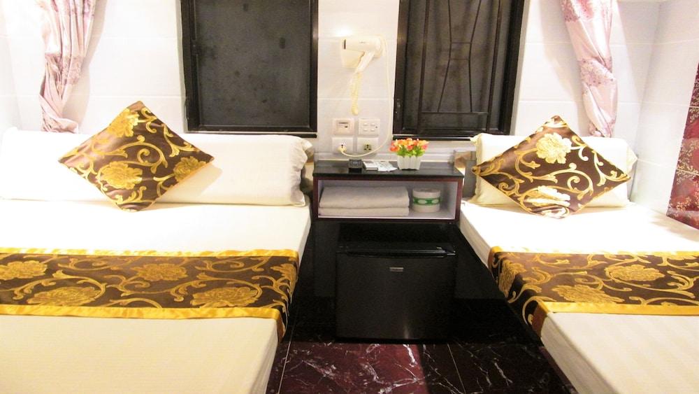 Pay-Less Guest House - Hostel Room Type - Triple Room