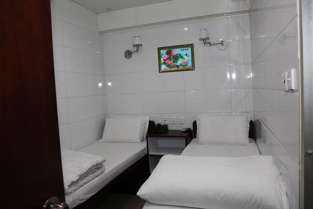 Pay-Less Guest House - Hostel Room Type - Twin Room