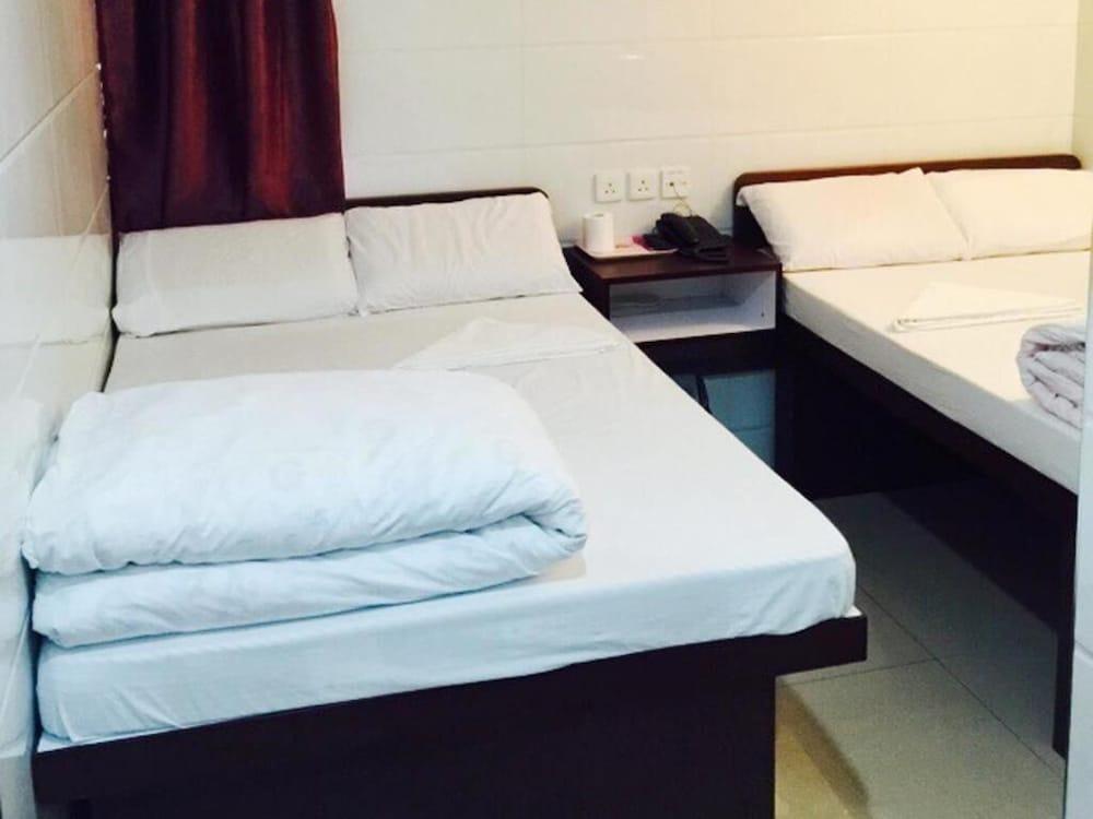 Pay-Less Guest House - Hostel Room Type - Junior Suite Pay-Less Guest House - Hostel Room Type - Junior Suite