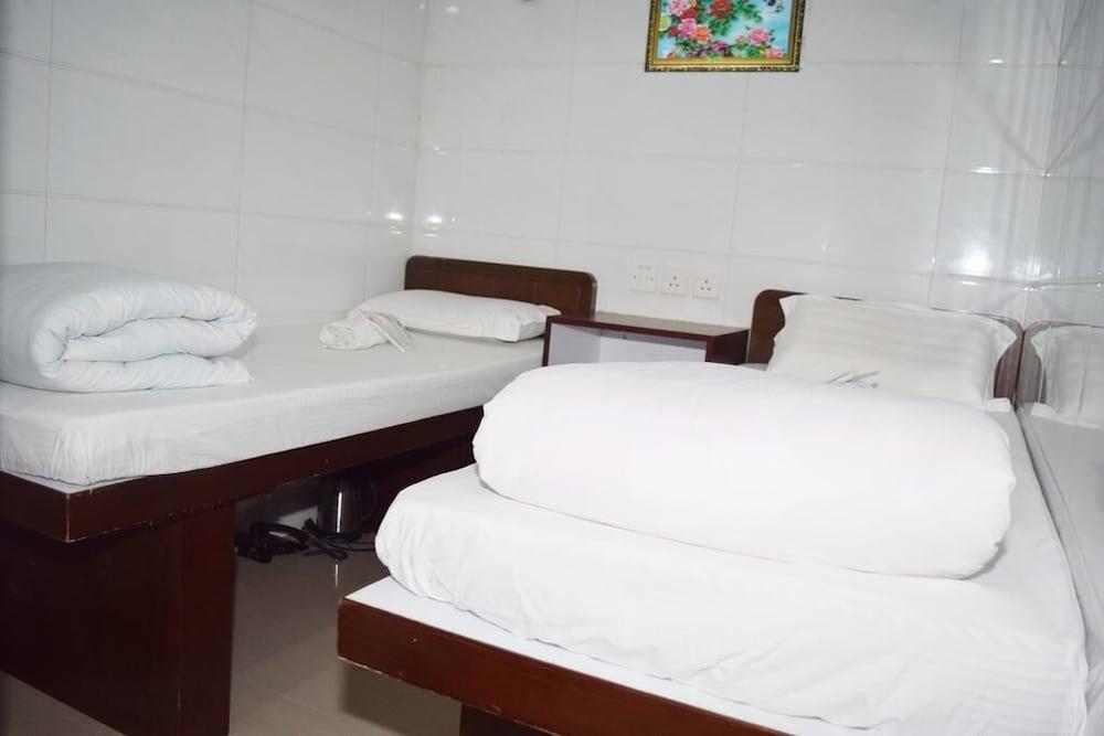 Pay-Less Guest House - Hostel Room Type - Family Room