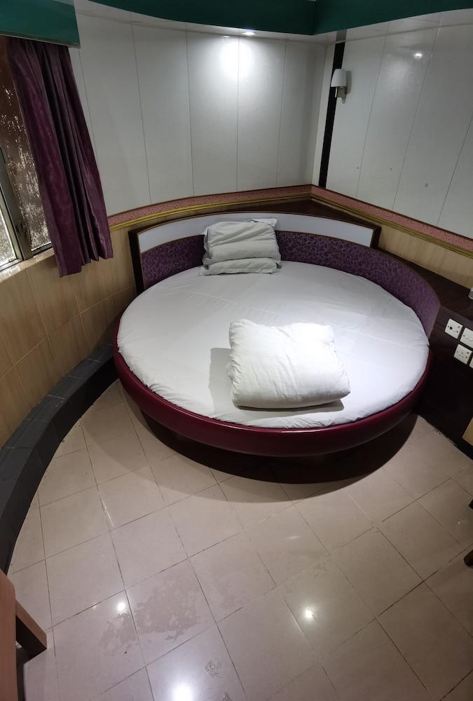 spanish hostel Room Type - Romantic Room, 1 Double Bed