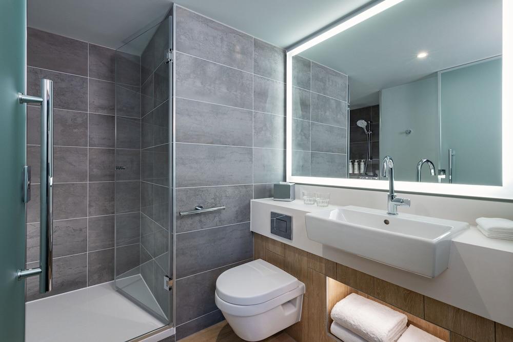 Courtyard by Marriott Paris Charles de Gaulle Central Airport - Tap to explore photos