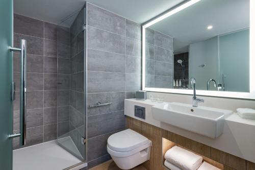 Courtyard by Marriott Paris Charles de Gaulle Central Airport - Tap to explore photos