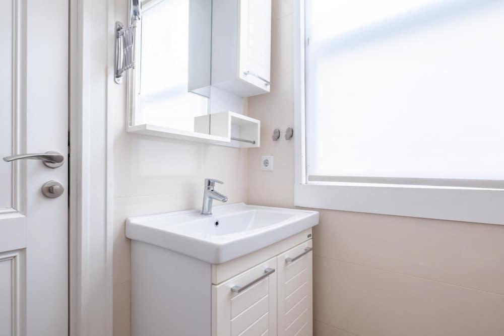 Delightful Flat Near Taksim Square in Sisli - Tap to explore photos