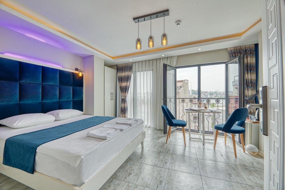 Galatagreenapple Hotel Room Type - Deluxe Double Room, 1 King Bed, City View