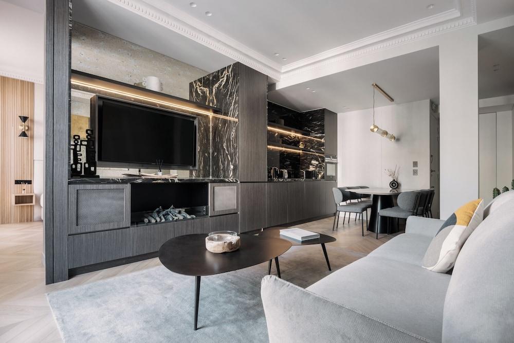 HighStay - Marais Serviced Apartments - Tap to explore photos