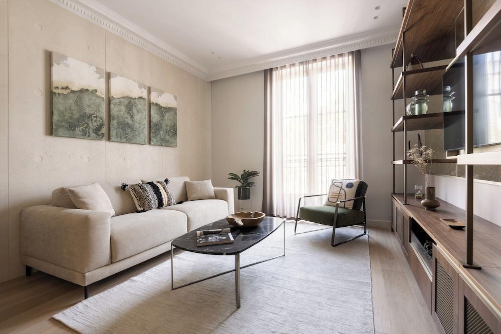 HIGHSTAY - Luxury Serviced Apartments - North Marais 1 - Tap to explore photos