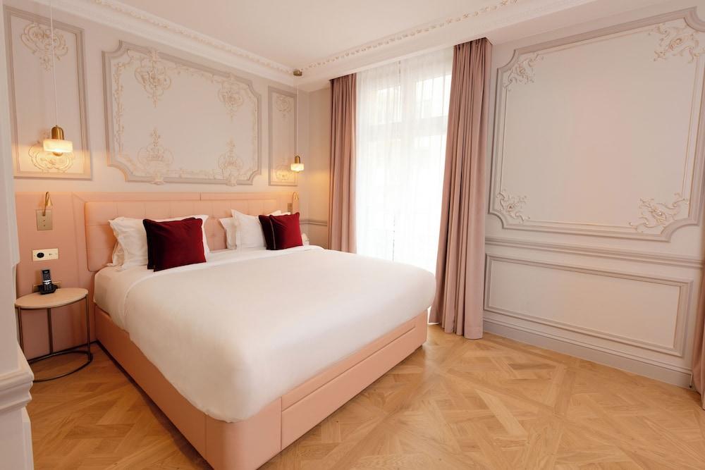 Mode Paris Aparthotel - Tap to explore photos