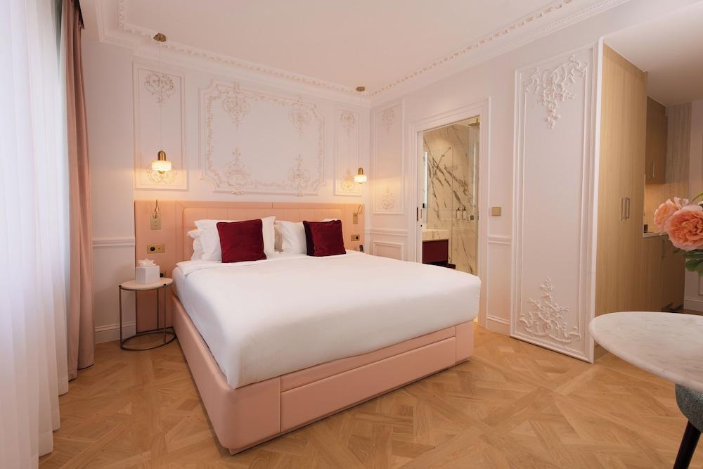 Mode Paris Aparthotel Room Type - Superior Studio, 1 Queen Bed, Non Smoking