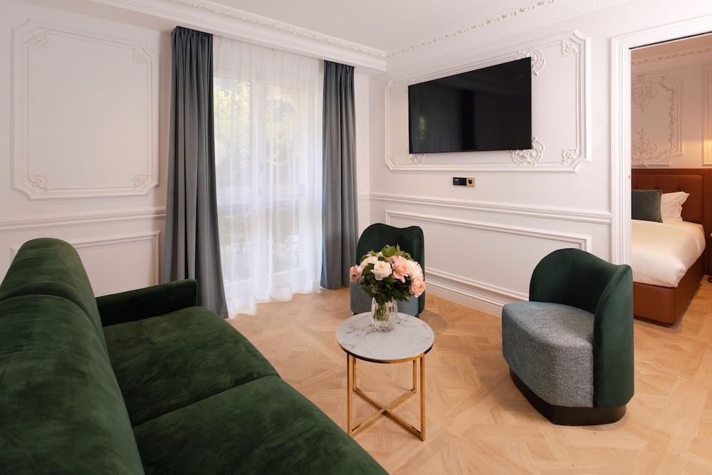 Mode Paris Aparthotel Room Type - Superior Apartment, 1 Queen Bed with Sofa bed, Non Smoking Mode Paris Aparthotel Room Type - Superior Apartment, 1 Queen Bed with Sofa bed, Non Smoking