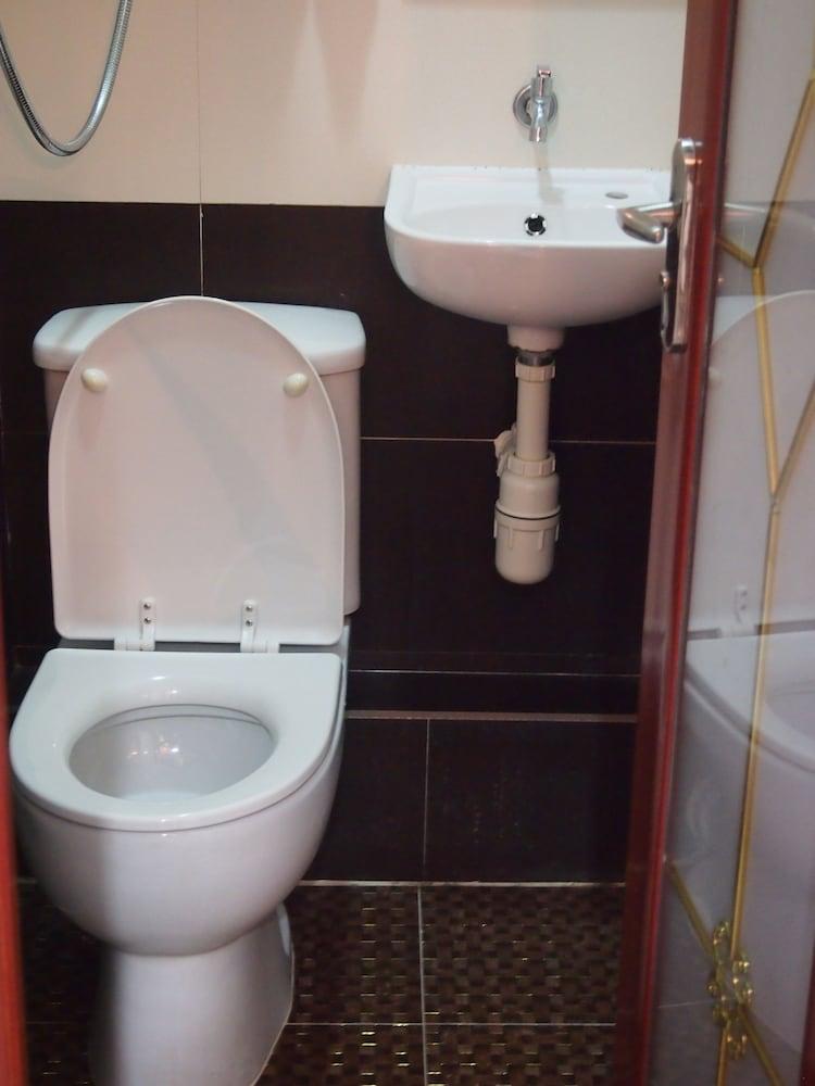 Cebu Hostel Room Type - Basic Triple Room
