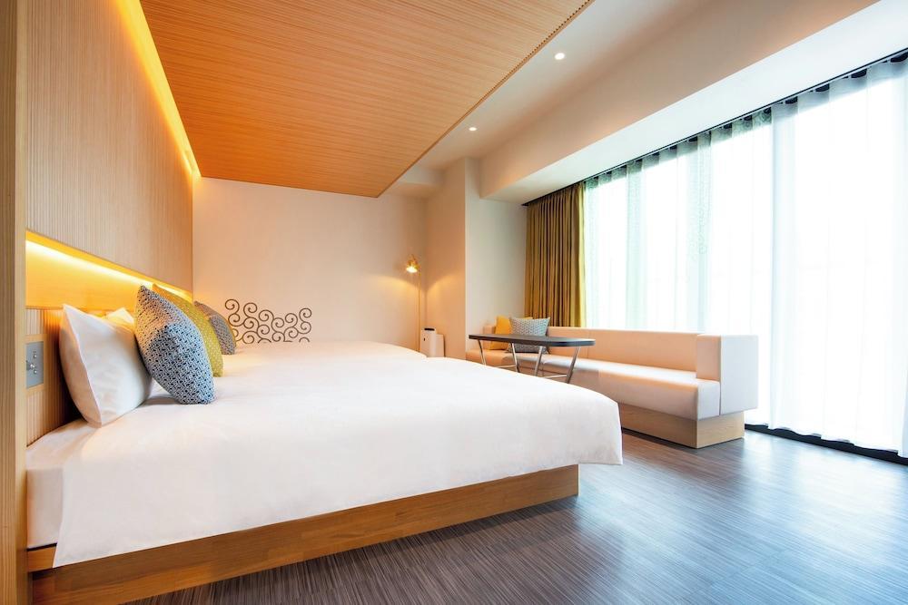 Karaksa Hotel Colors Tokyo Yaesu Room Type - Executive Twin Room, High Floor, Non Smoking for 4 people Karaksa Hotel Colors Tokyo Yaesu Room Type - Executive Twin Room, High Floor, Non Smoking for 4 people
