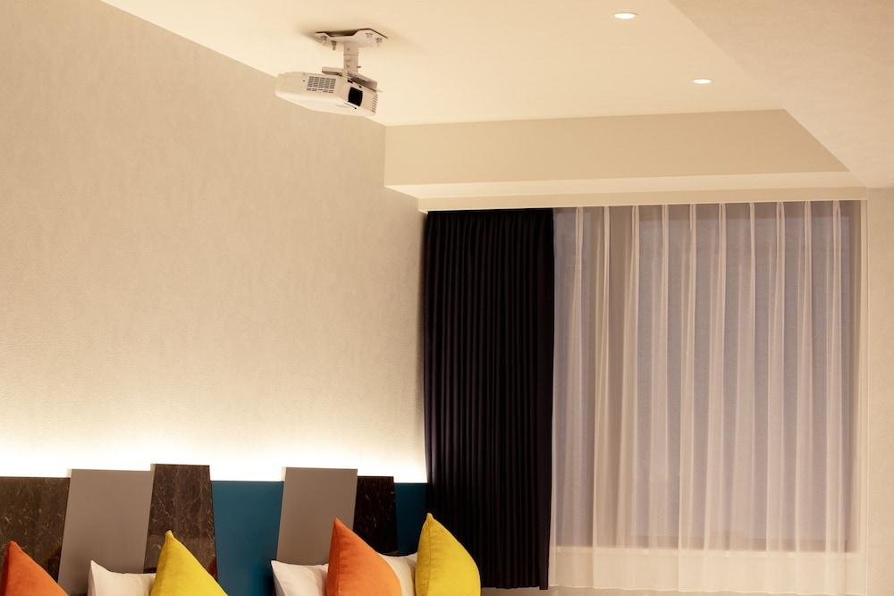 Karaksa Hotel Colors Tokyo Yaesu Room Type - Comfort Quadruple, Non Smoking for 4 people