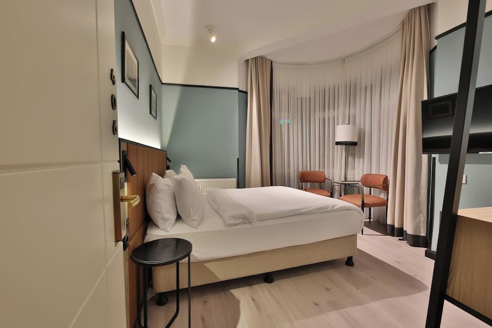 EA Exclusive Hotel Room Type - Standard Double Room, Non Smoking
