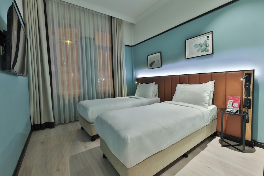 EA Exclusive Hotel Room Type - Comfort Twin Room