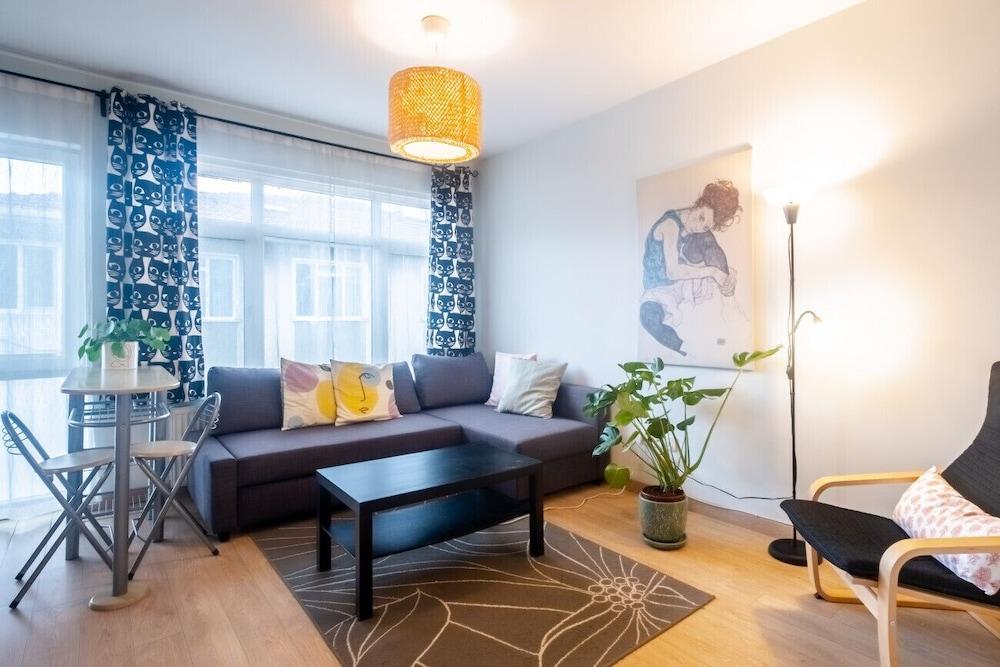 Flat With Balcony Near Bull Statue in Kadikoy - Tap to explore photos