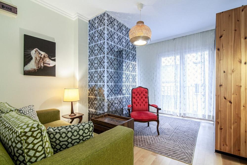 Gorgeous Flat With Central Location in Sisli - Tap to explore photos