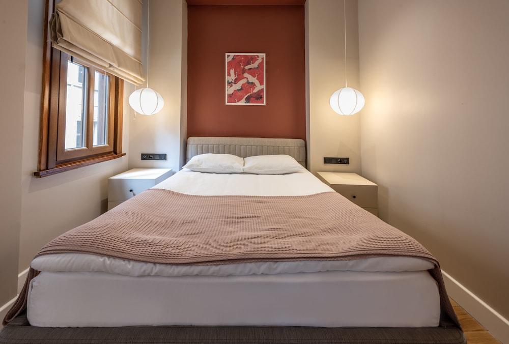Bguest Pera Suites - Tap to explore photos