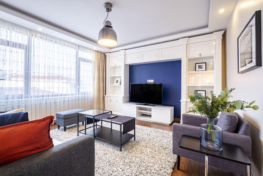 Captivating Flat With Balcony Near Besiktas Pier - Tap to explore photos