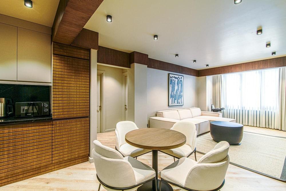 Chic and Convenient Flat in Central Besiktas - Tap to explore photos