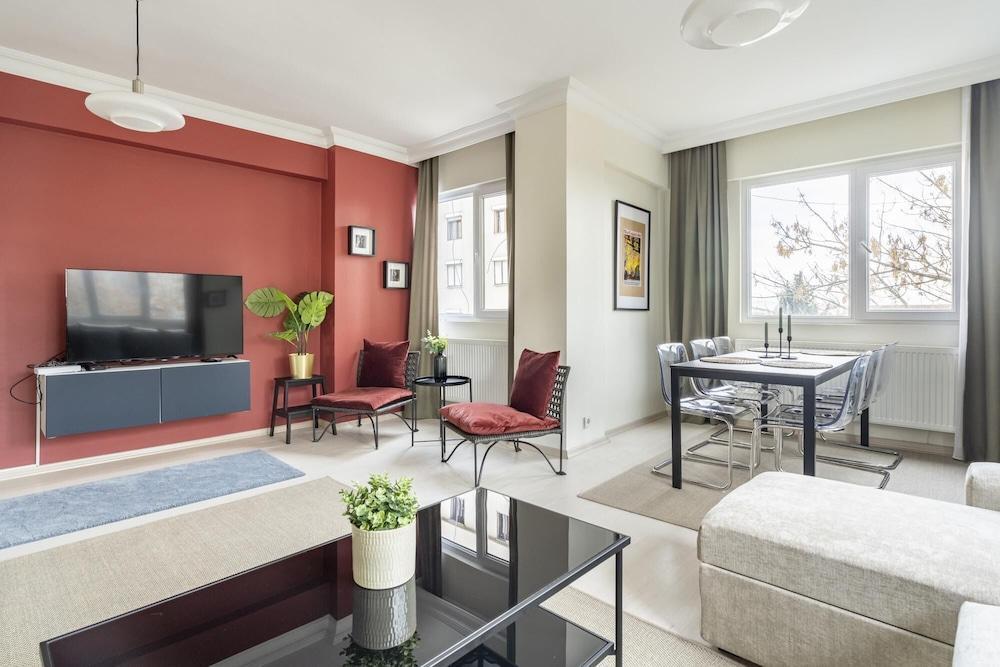 Missafir Modern Flat With Balcony on Bagdat Street - Tap to explore photos