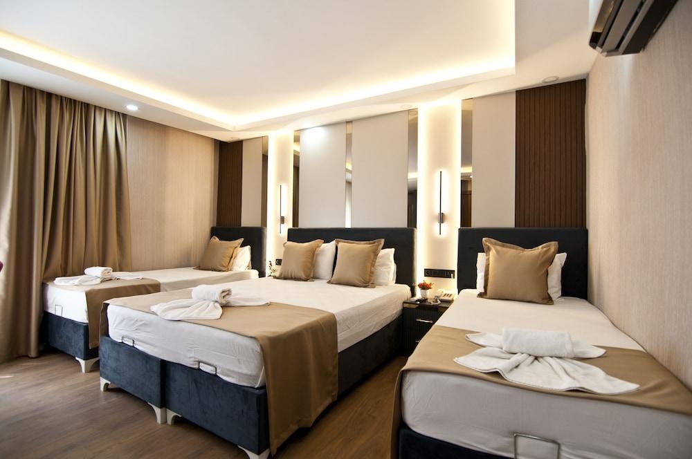Grand Bagoz Hotel Room Type - Family Quadruple Room