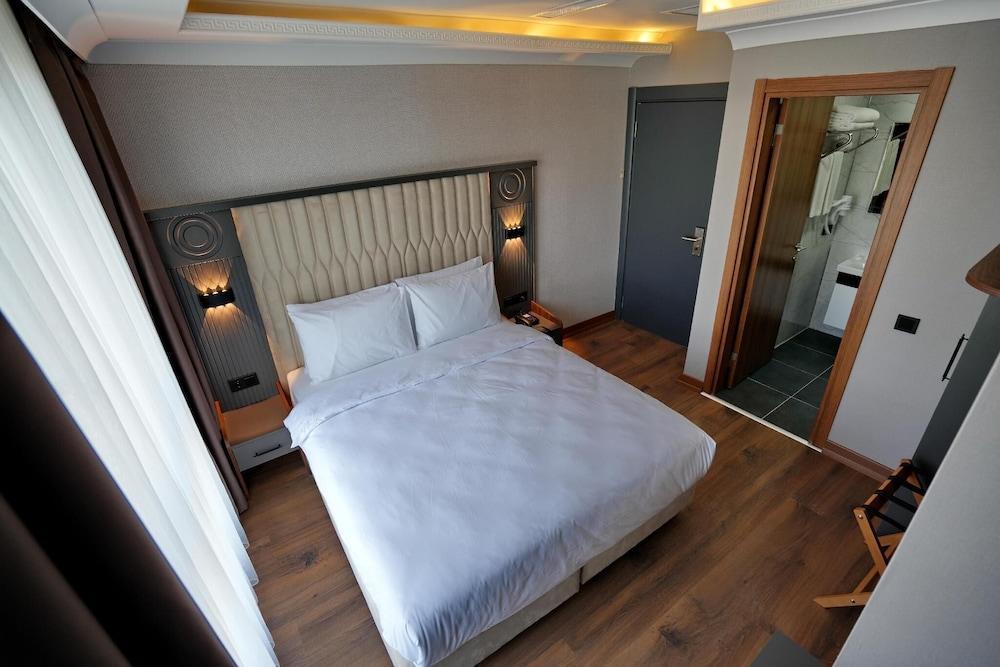 Shelton Airport Otel Room Type - Deluxe Double Room, 1 Double Bed
