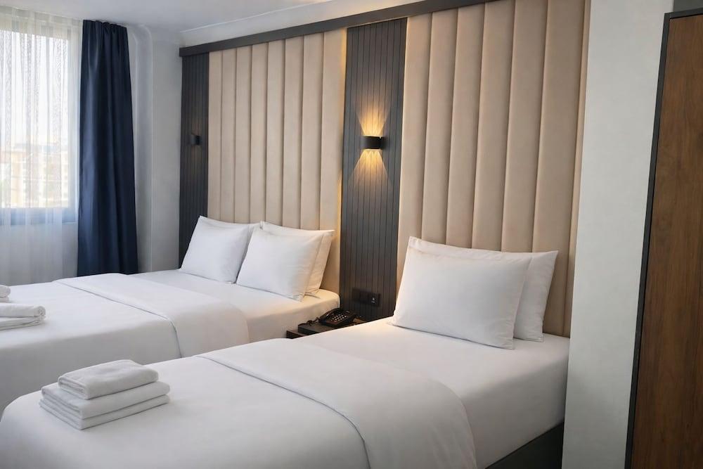 Shelton Airport Otel Room Type - Economy Triple Room