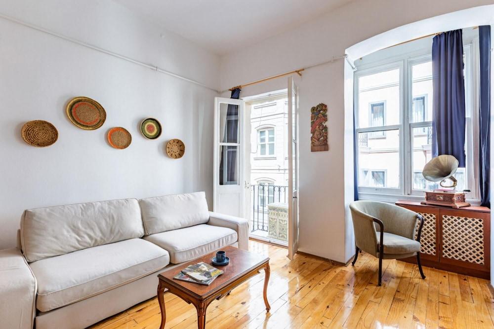 Well-designed Studio Flat 1 Min to Galata Tower - Tap to explore photos