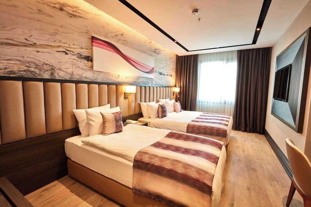 Ramada By Wyndham Umraniye Room Type - Standard Room (1 French Bed, 1 Extra Bed)