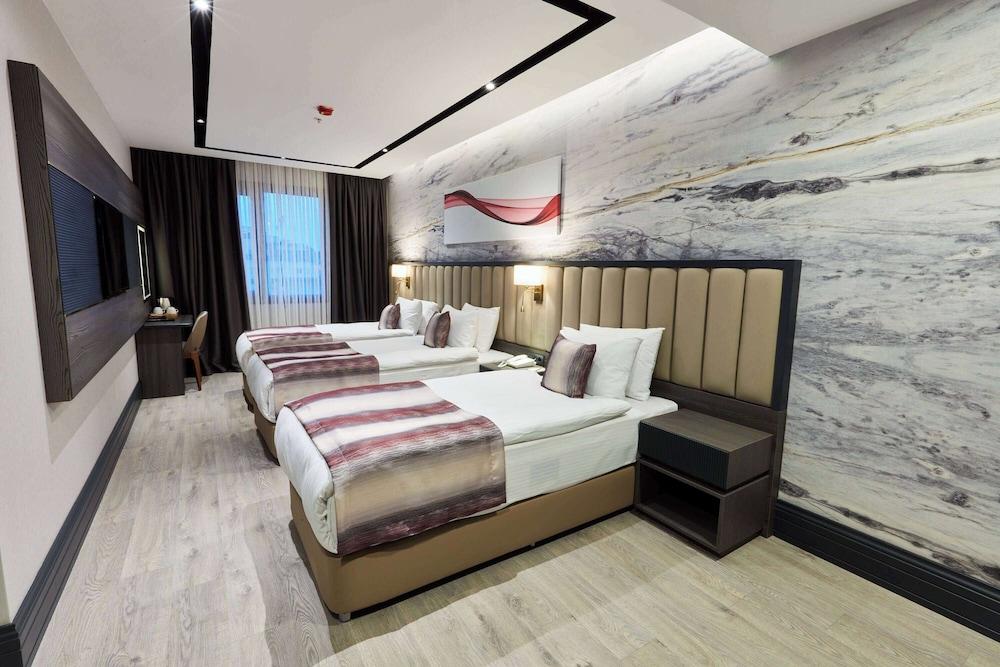 Ramada By Wyndham Umraniye Room Type - Standard Room, 3 Twin Beds